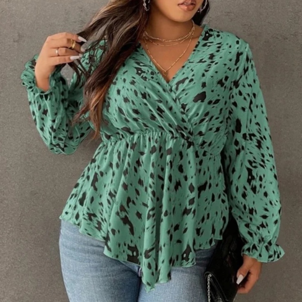 Plus Boho Cream Leopard Print Surplice Peplum Top - Picture 7 of 12